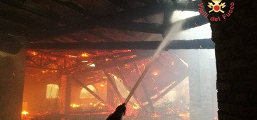 Rogo in Agriturismo nel Catanzarese, distrutti oltre 600 mq di locali (VIDEO)