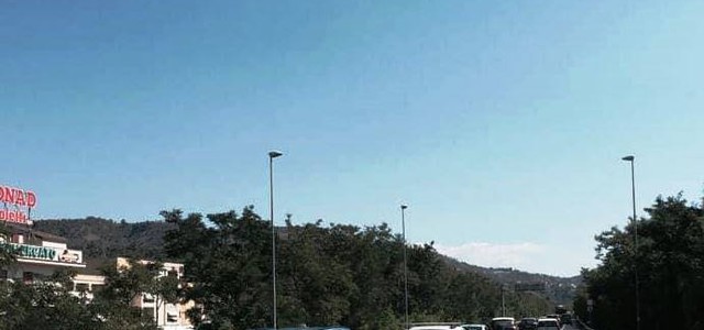 Tamponamento sulla statale 106, lievi feriti e traffico paralizzato