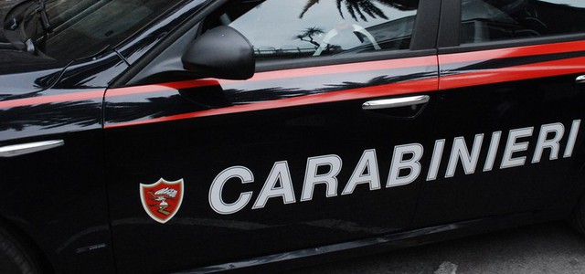 Pistola clandestina in casa, in manette una coppia di anziani