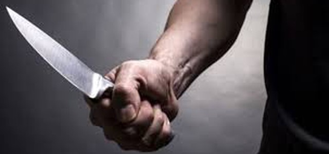 CATANZARO: In stato di ebrezza e brandendo un  grosso coltello  un uomo di 23 anni se ne andava in giro per la città