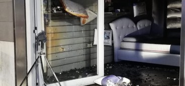 Incendio in un negozio nel Catanzarese (FOTO)