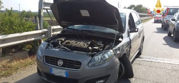 Scontro tra due auto sulla S.S. 106 nel Catanzarese, un ferito lieve