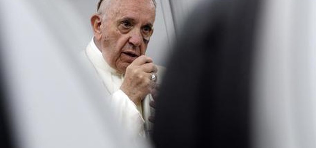 Papa Francesco: "Bene la linea del governo italiano su migranti e Libia"