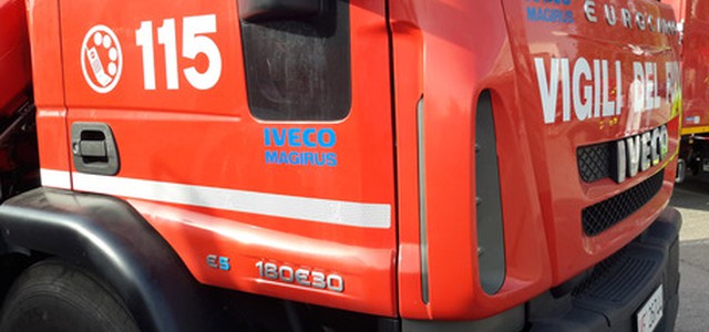 Bus in fiamme sulla Jonica, illesi studenti a bordo