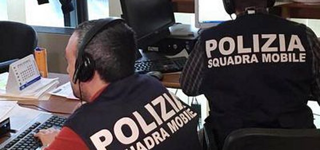 Maltratta e taglieggia la madre per ottenere i soldi per procurarsi la droga, arrestato giovane