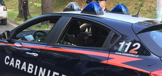 Rubano auto per pezzi di ricambio, due arresti