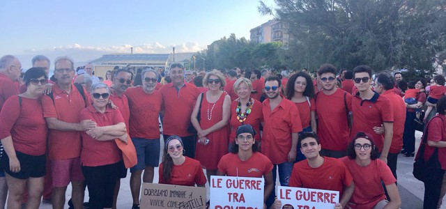 Anche la Cgil Catanzaro in maglietta rossa